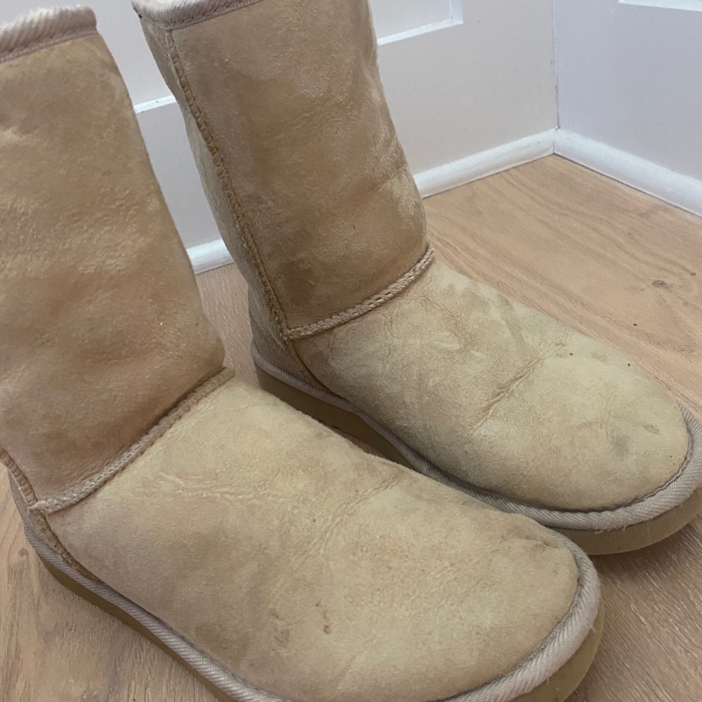 UGG Short Boot - Picture 4 of 7